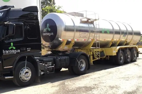 Caminhão pipa transporte de água potável