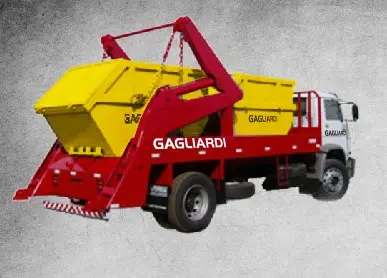 Caminhão com caçamba de entulho da empresa Gagliardi