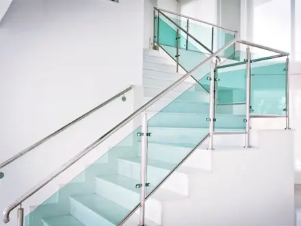 instalacao-de-guarda-corpo-de-vidro-em-escadas-em-sorocaba