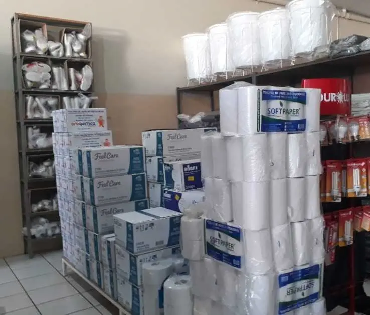 Papel higiênico distribuidor